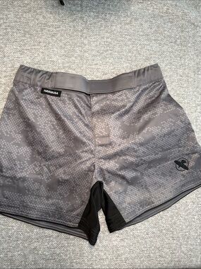 Hayabusa Gray Athletic HEX Mid-Thigh MMA Shorts Size M
